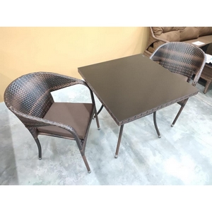        2   (dark brown)