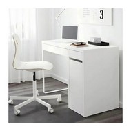Стол письменный компьютерный Микка (Micke) с тумбой и 2 ящиками 105х75х50 см универсальный (белый)